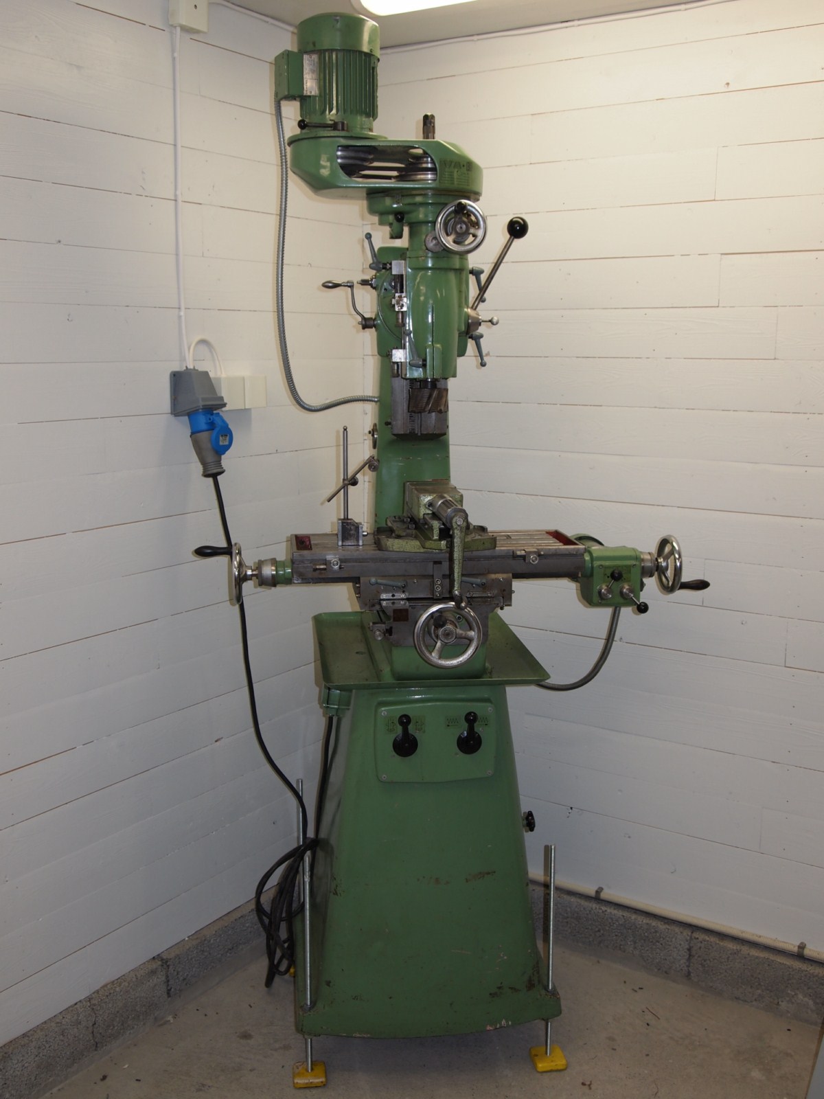 The wandering axeman Selecting and buying a metal milling machine for